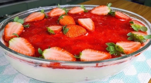 Creme de Ninho com morango na travessa fácil 5 (13)