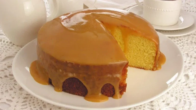 Bolo de Fubá Molhadinho com Calda Cremosa e fácil 5 (10)