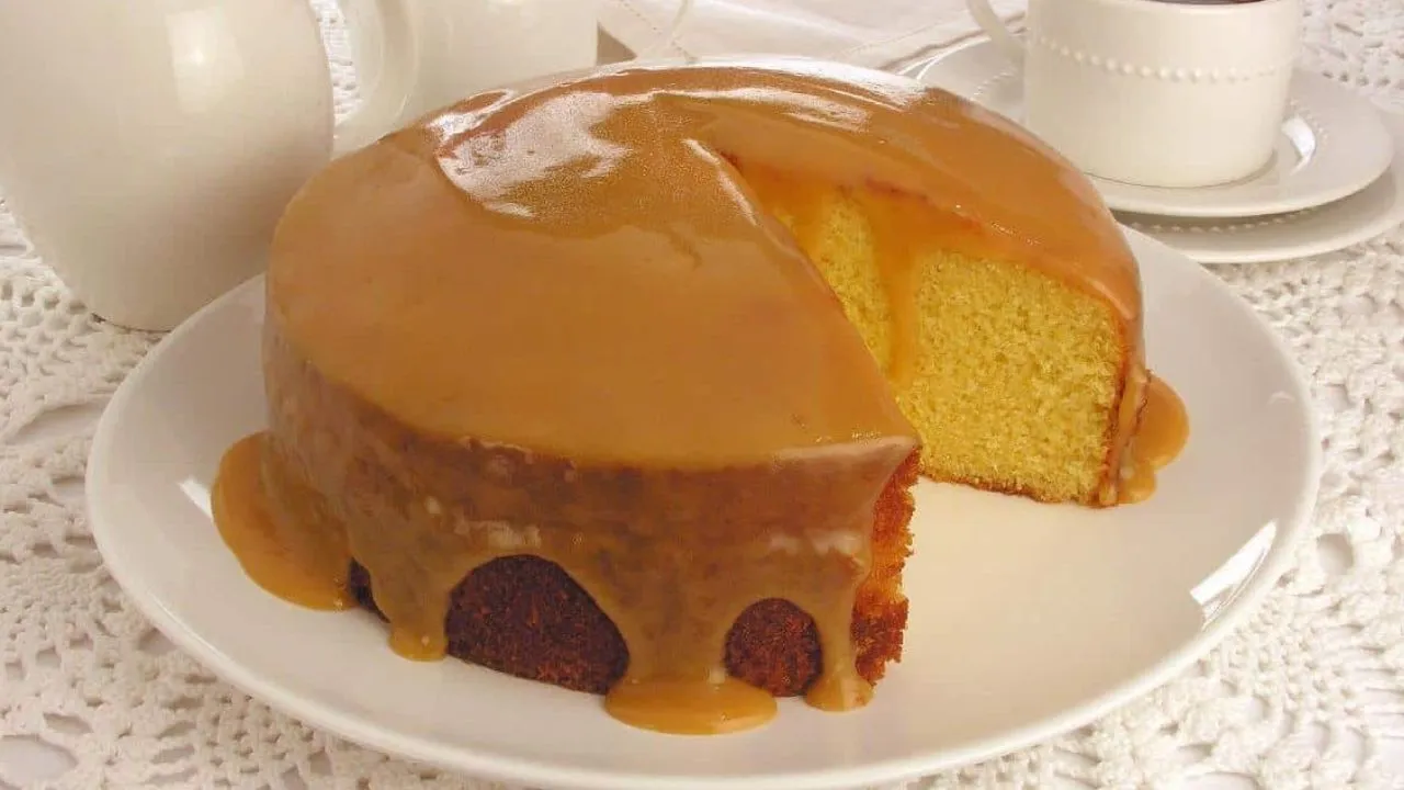Bolo de Fubá Molhadinho com Calda Cremosa