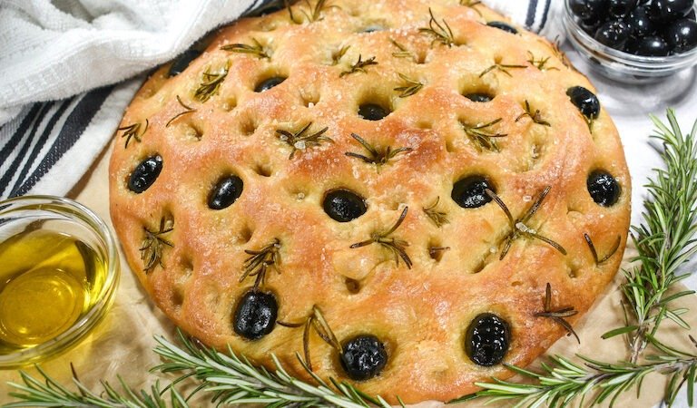 Focaccia Caseira com Alecrim e Azeite Incrível 5 (15)