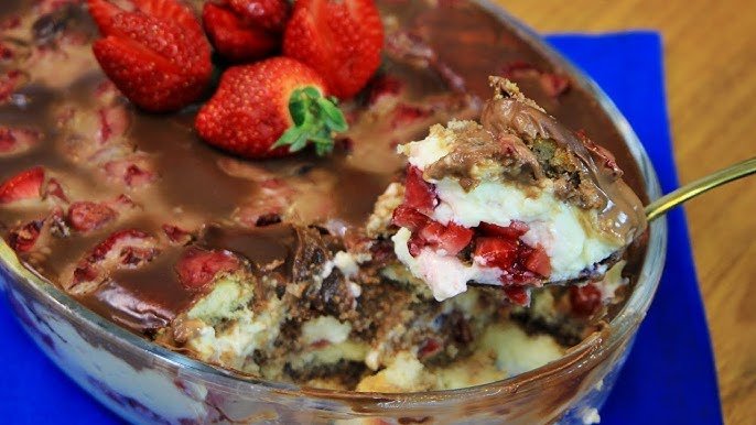 Pavê de Chocolate Cremoso com Morango Fresco