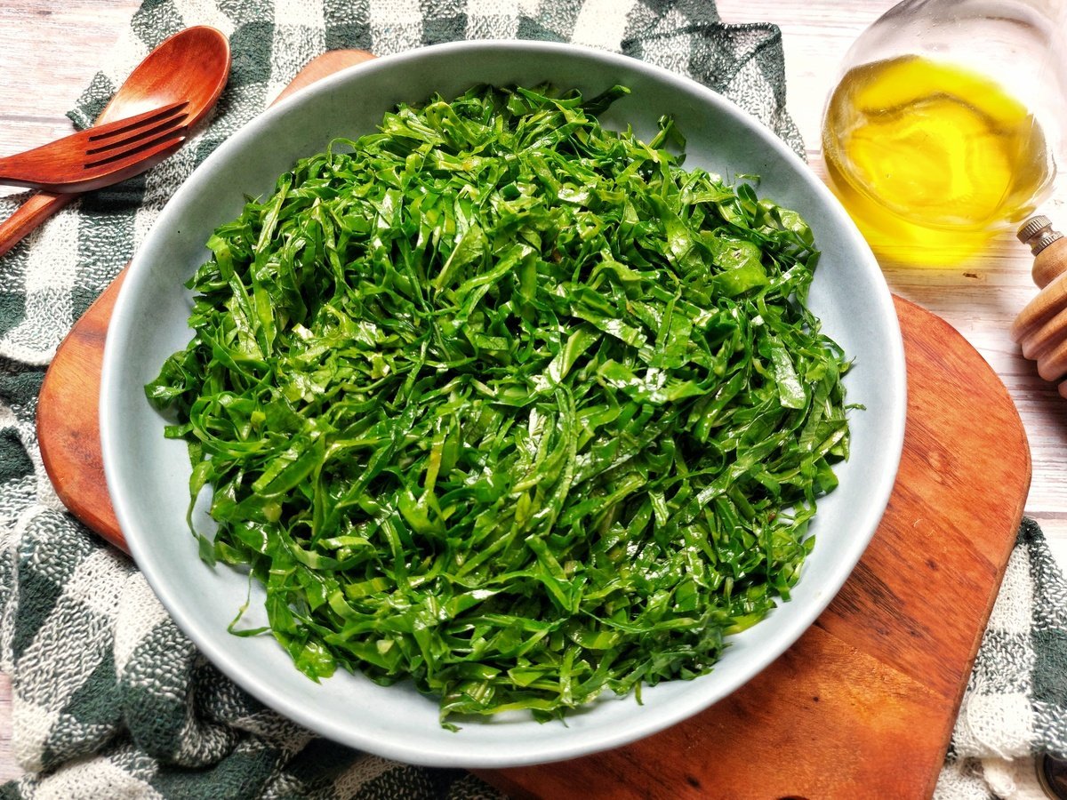 Salada de Couve Verde Portuguesa com Azeite e Limão
