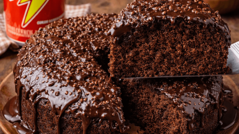 Bolo de Chocolate Simples de Nescau: Fofinho, Calda Crocante 5 (14)