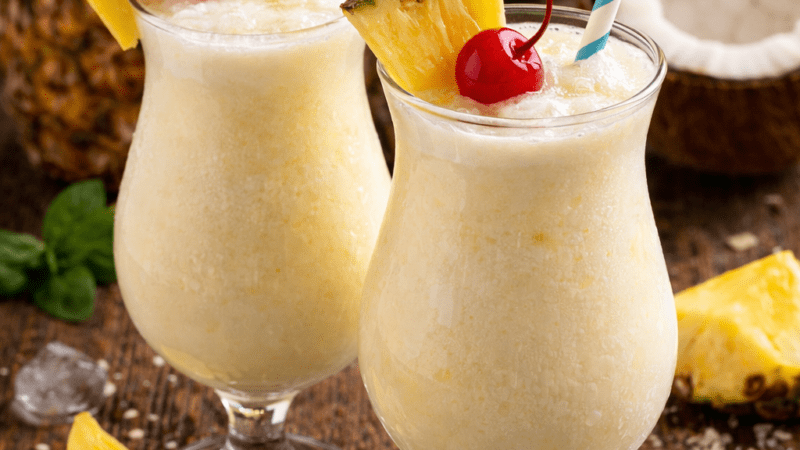 Piña Colada Tradicional: Receita Original Mais Cremosa e Fácil de Fazer! 5 (16)
