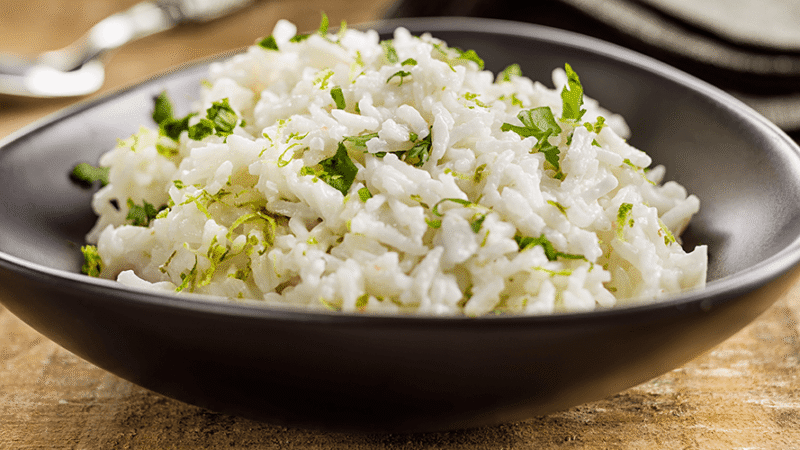 Arroz de Coco Suave: O Acompanhamento Perfeito para a Semana Santa