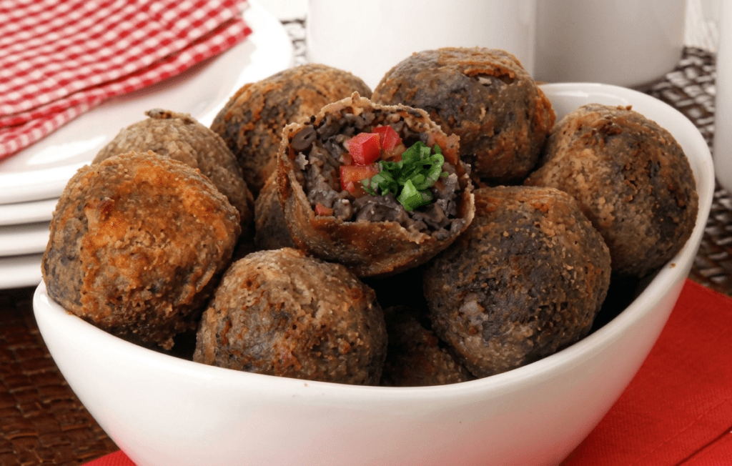 Como fazer Bolinho de Feijoada Crocante e Recheado