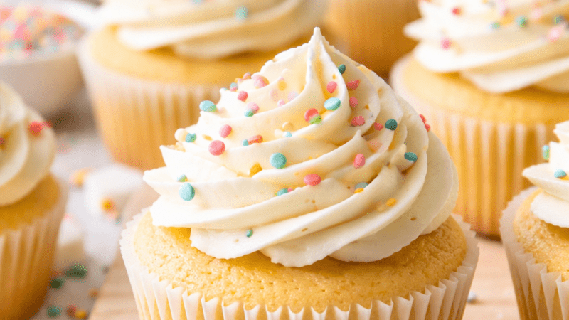 Cupcake de Baunilha Fácil: Receita Caseira Fofinha e Rápida 5 (10)