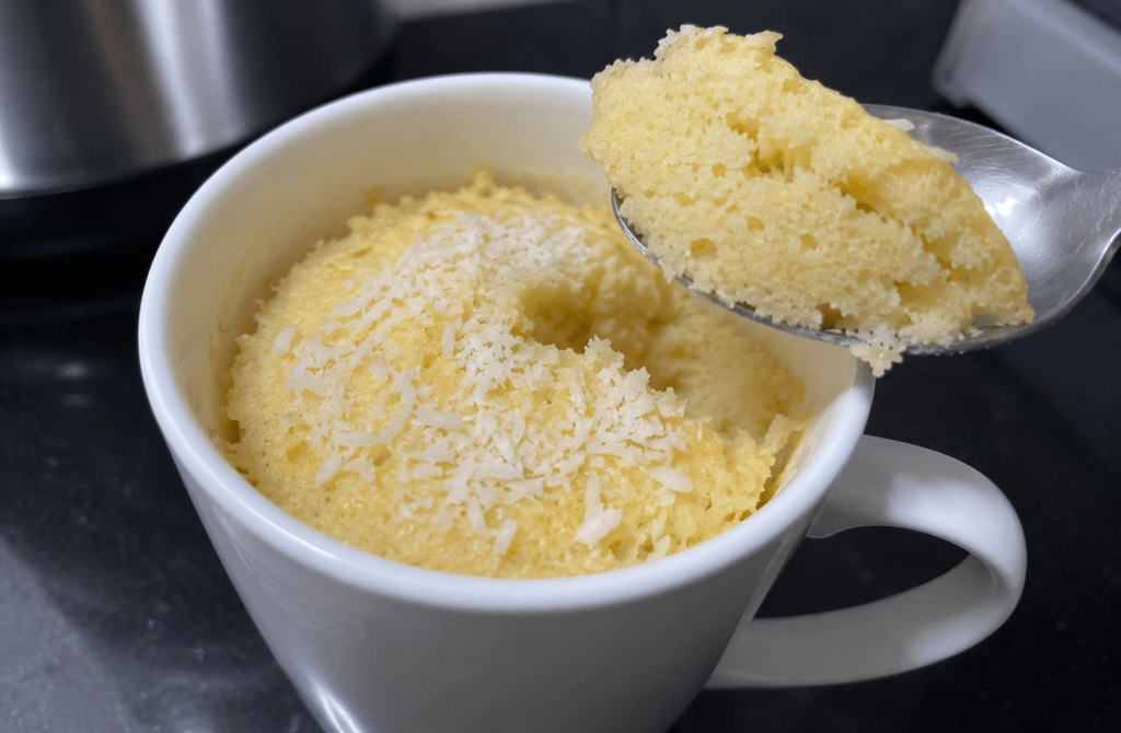 Bolo de Caneca de Coco Low Carb: Receita Rápida 2 Minutos
