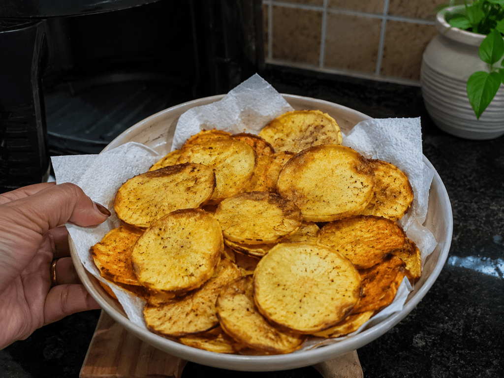 Chips de Mandioquinha na Airfryer:PetiscoCrocante que Você Já Fez!