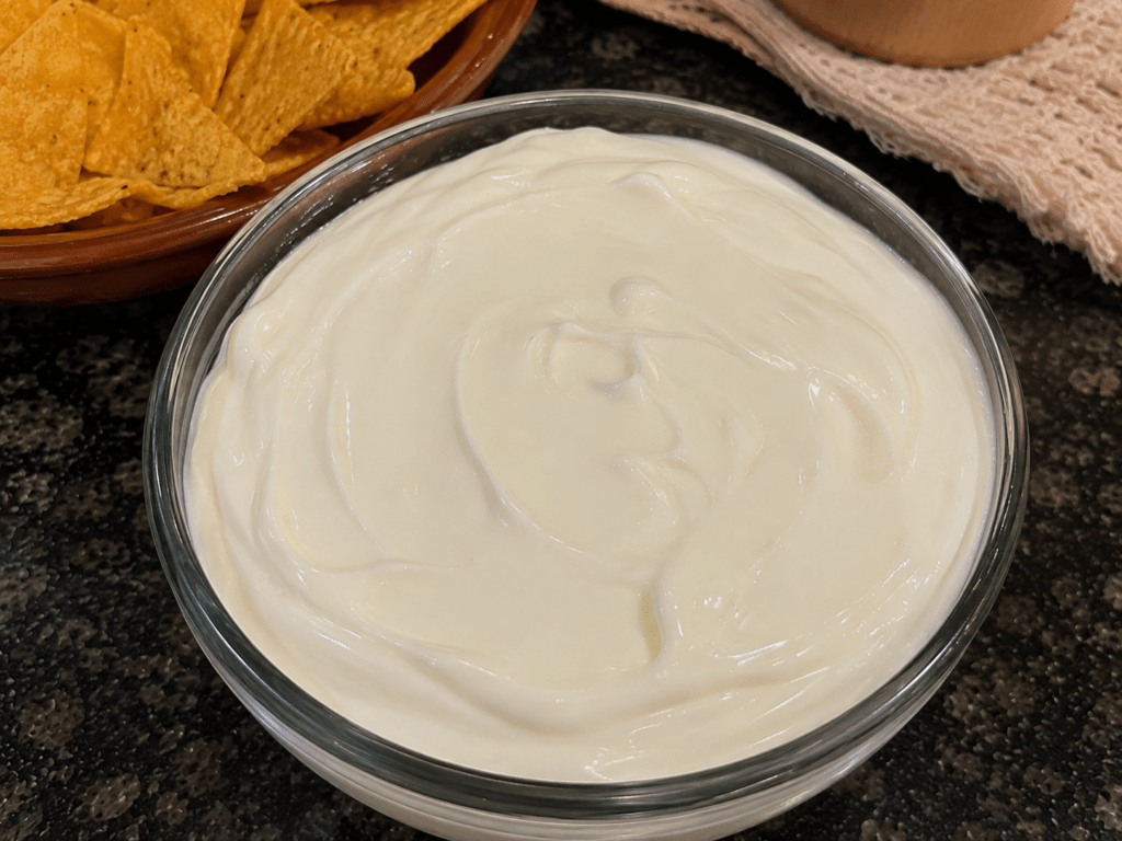 Como Fazer Sour Cream Caseiro Fácil para Comer com Nachos