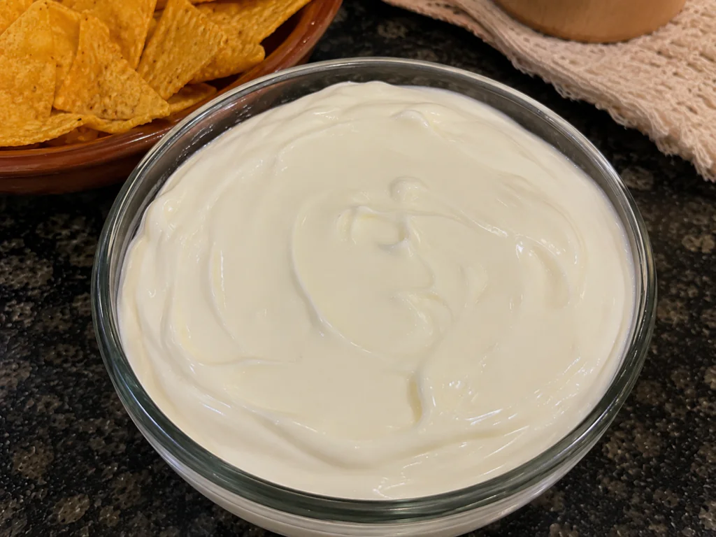 Como Fazer Sour Cream Caseiro Fácil para Comer com Nachos