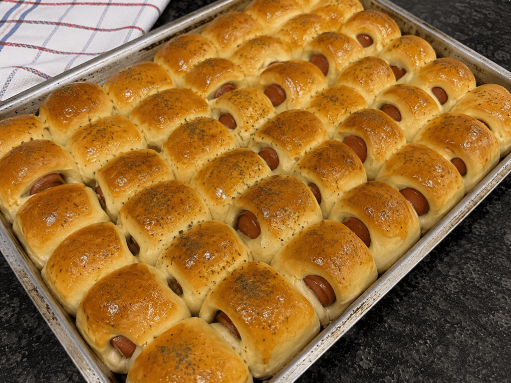 Mini Hot Dog de Forno com Massa Fofinha que Rende Muito!