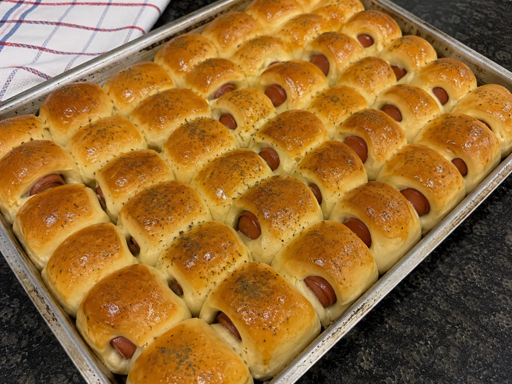 Mini Hot Dog de Forno com Massa Fofinha que Rende Muito!