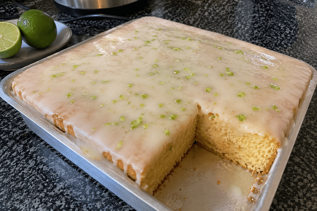 O Segredo do Bolo de Limão Mais Fofinho do Mundo (Com Cobertura Que Não Derrete!)