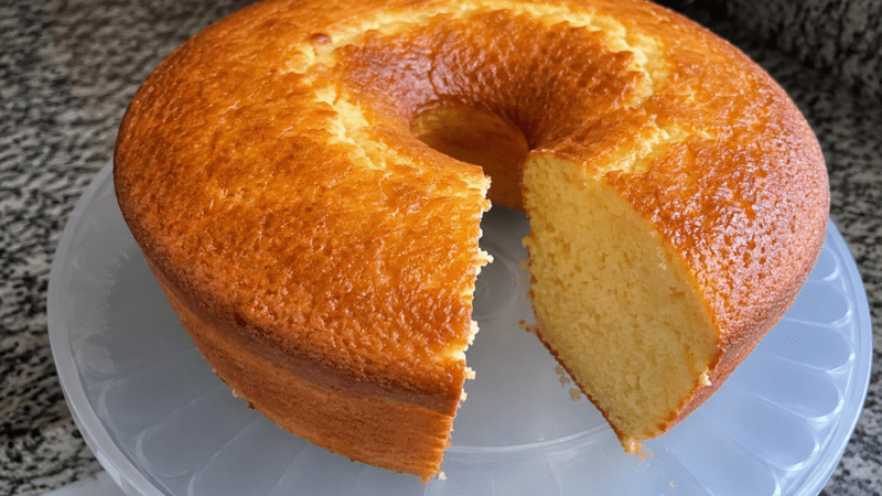 Bolo de Leite Condensado de Liquidificador: Super Fácil e Fofinho! 5 (11)