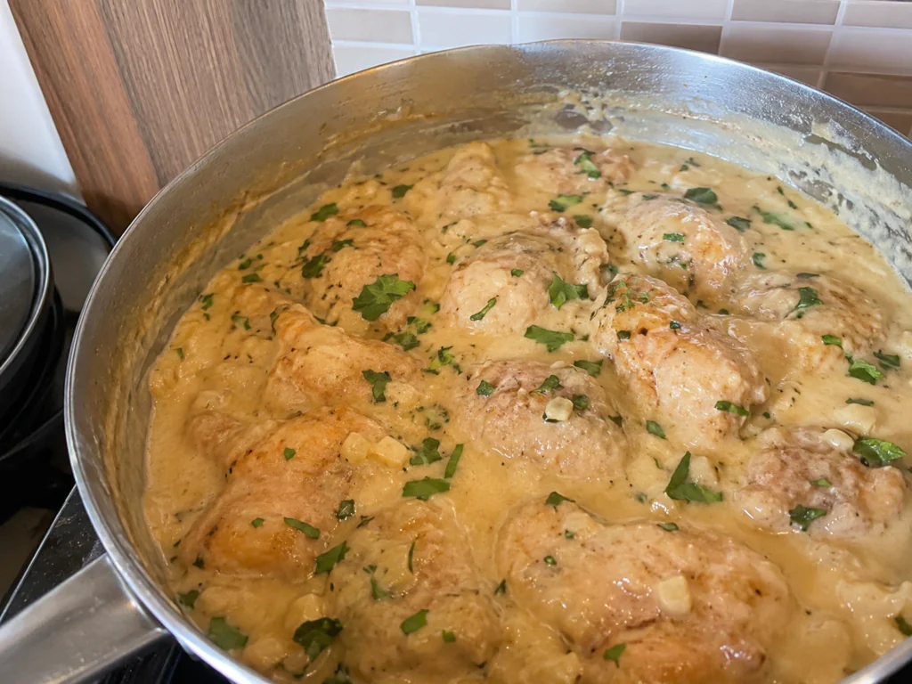 Como Fazer Frango Cremoso com Molho de Alho Fácil