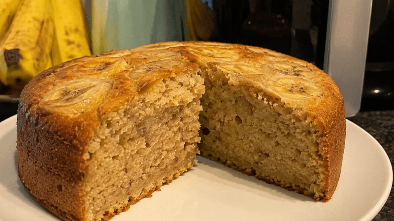 Bolo de Banana na Air Fryer: Fica Pronto Rápido e Muito Fofinho 5 (22)