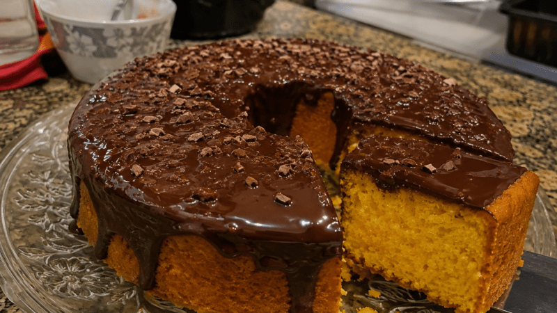 Bolo de Cenoura Fofinho com Calda de Chocolate Crocante 5 (14)