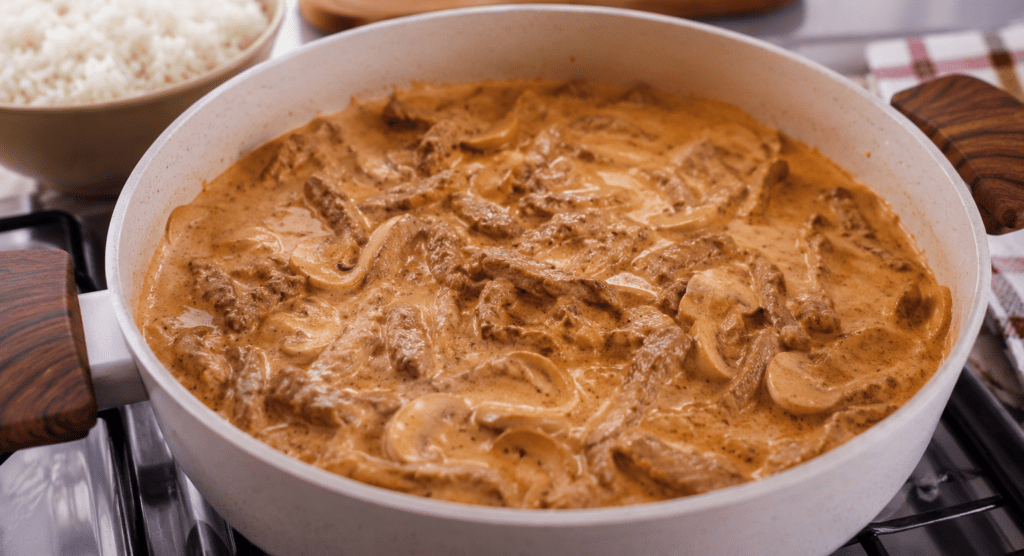 Strogonoff de Carne Cremoso: Receita Fácil e Rápida