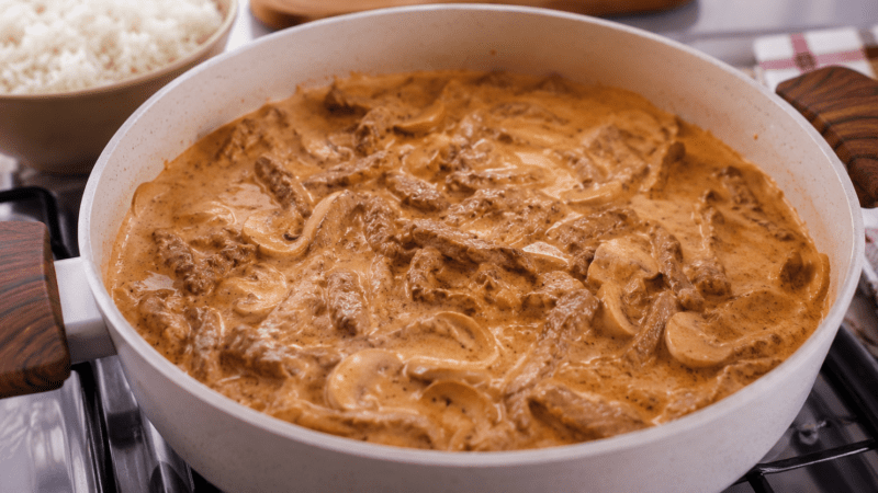 Strogonoff de Carne Cremoso Receita Fácil e Rápida